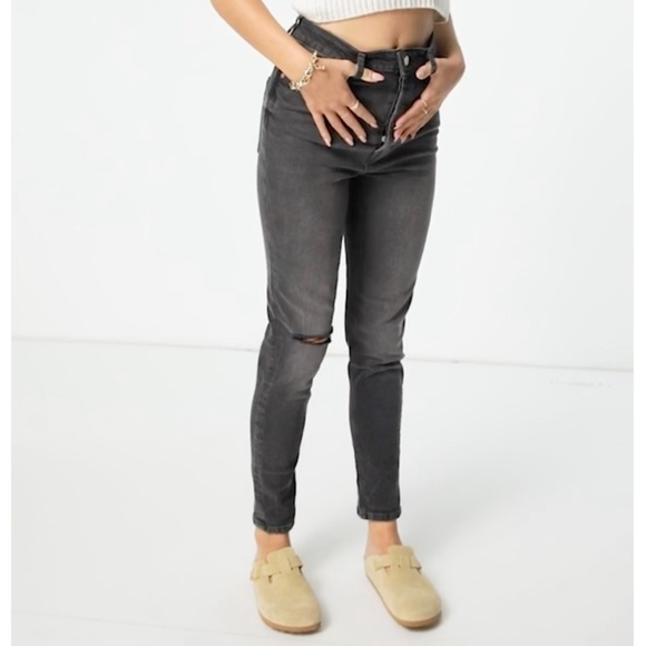 NWT FREE PEOPLE ZURI WASHED BLACK MOM JEANS - 26 - Picture 9 of 17